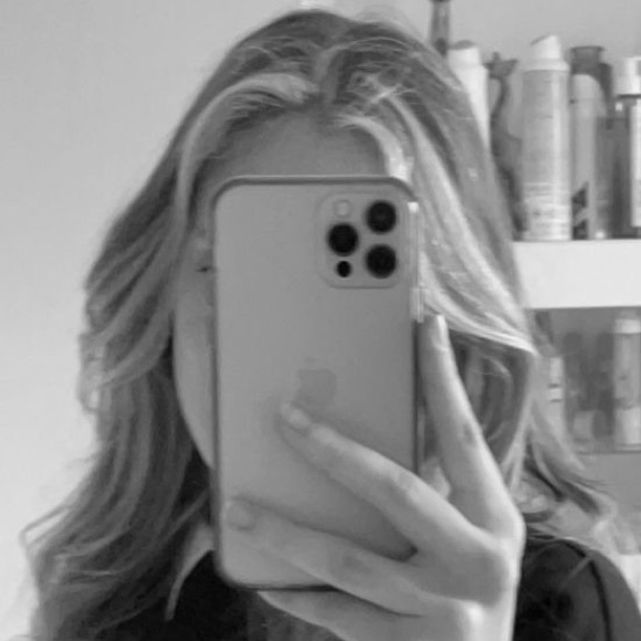 Meet your Posher, Emily - Picture 1 of 1